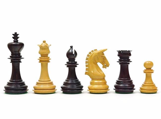 Jeu d'Echecs "Chevalier" en Bois de Rose et Buis