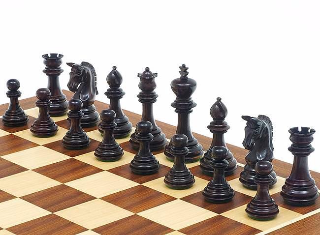 Schachspiel Ritter aus Rosenholz und Buchsbaum – Bild 2