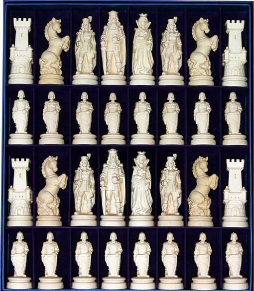 Schachspiel "Bergamo Ritter Naturholz" aus massivem, traditionell geschnitztem Alpenholz