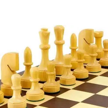Zeitgenössisches" Schachbrett aus Ahorn- und Wengeholz & Schachspiel aus ebonisiertem Buchsbaumholz
