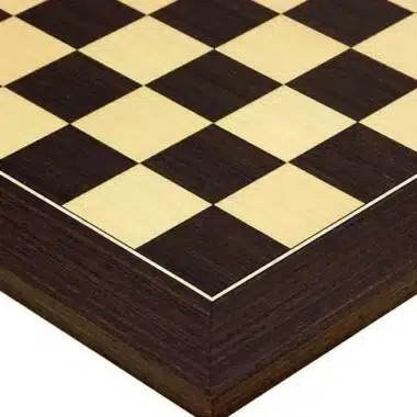 Zeitgenössisches" Schachbrett aus Ahorn- und Wengeholz & Schachspiel aus ebonisiertem Buchsbaumholz