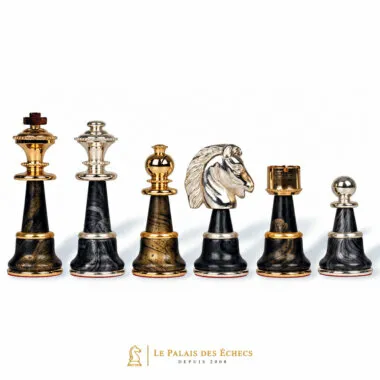 Figuren in einer Reihe, König, Turm, Springer und Bauer aus massivem Messing