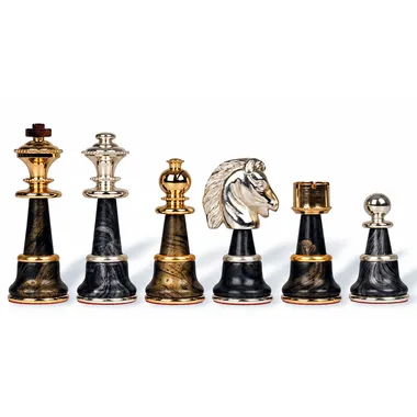 Figuren in einer Reihe, König, Turm, Springer und Bauer aus massivem Messing