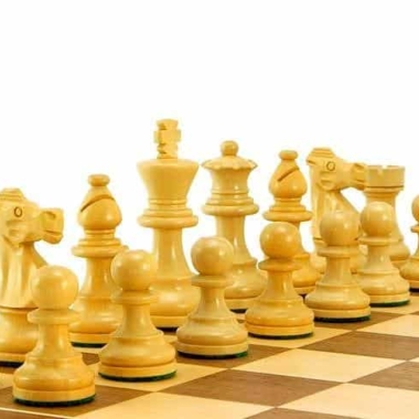 Alternative view of Set Französisches Schachbrett aus Ahorn- und Walnussholz & Schachspiel aus Ebenholz