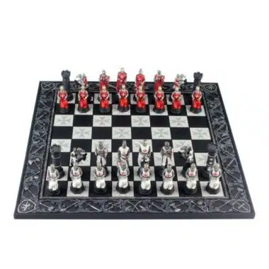 Komplettes Templer-Schachset: Schachbrett aus geschnitztem Harz mit roten und grauen Figuren