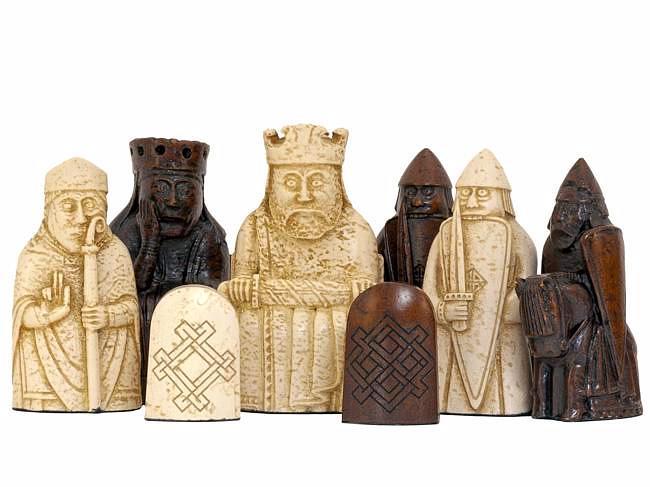 Schachspiel von der Isle of Lewis I aus Harz – Bild 3