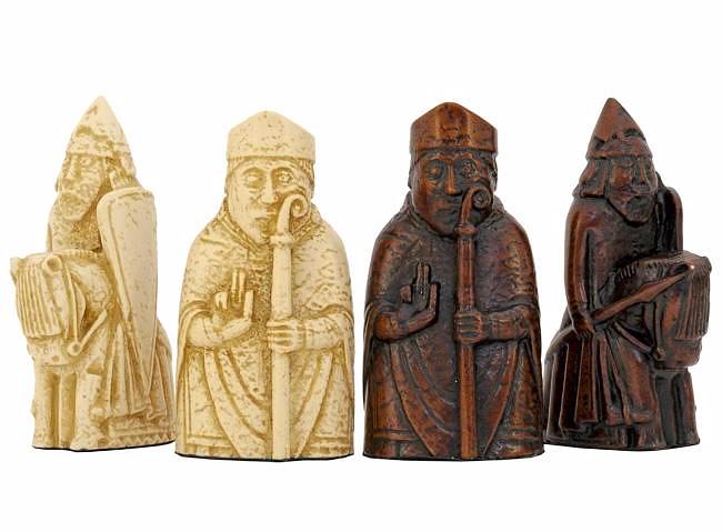 Schachspiel von der Isle of Lewis I aus Harz – Bild 5