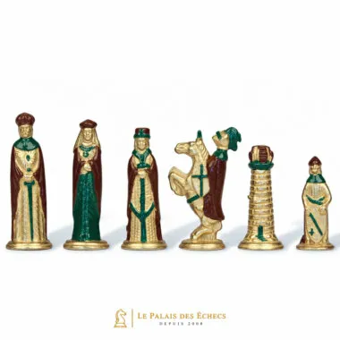 Mittelalterliche Schachfiguren im Profil, Dame, König, Springer und Turm