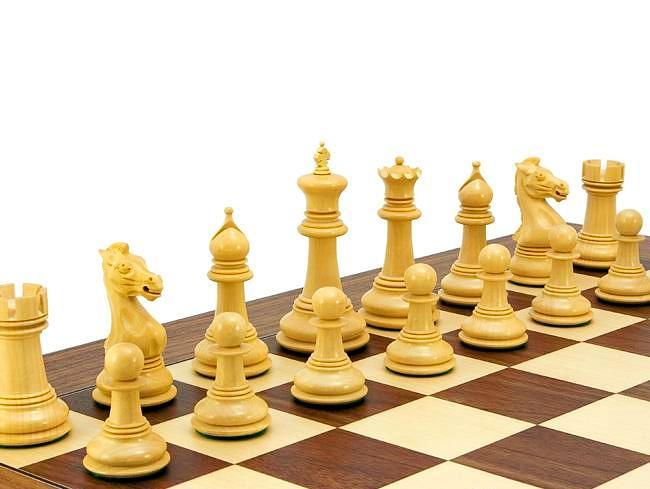 Set Madrid III Schachbrett aus Nussbaum und Ahorn & Schachspiel aus goldenem Rosenholz – Bild 2