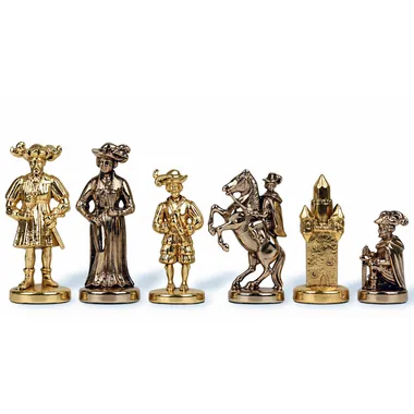 Schachfiguren Lanzichenecchi aus goldenem und silbernem Metall, Detail der Figuren