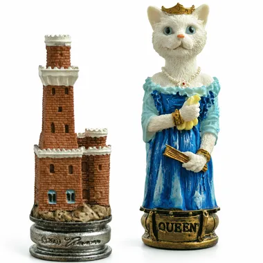 Schachfiguren Katzen, die gekrönte weiße Dame neben einem Turm-Schloss