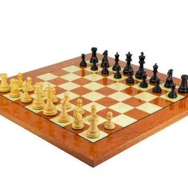 Luxus-Schachset Cheltenham Schachbrett aus Ulmenholz und Ahornwurzel lackiert & Schachspiel aus Ebenholz