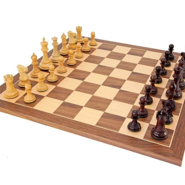 Alternative view of Sizilianisches Set Schachbrett aus Ahorn und Walnuss und Schachspiel aus goldenem Rosenholz und Buchsbaum