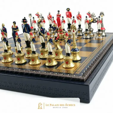 Napoléon-III-Schachfiguren aus bemaltem Metall, Nahaufnahme auf dem Brett