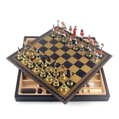 Alternative view of Set Napoleon III Kunstlederschachbrett & handbemaltes Schachspiel aus Massivmetall