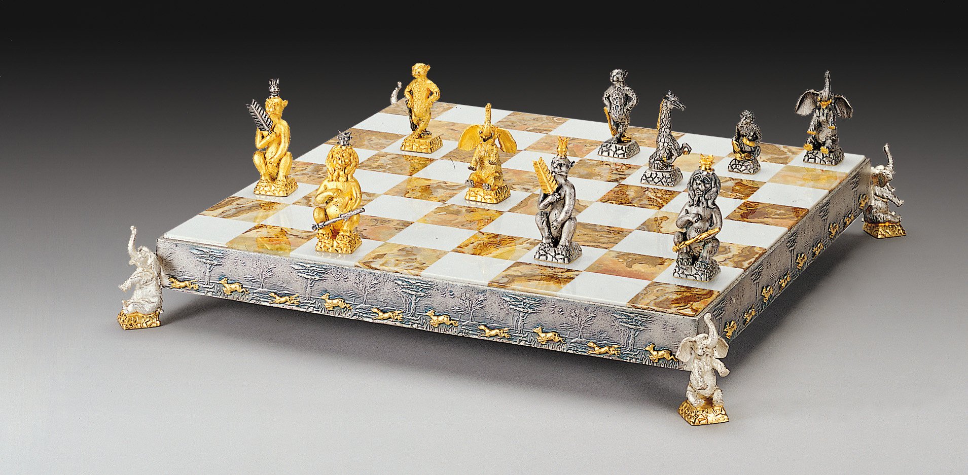 Set Dschungeltiere Schachbrett und Schachspiel aus Bronze, Onyx und 24 Karat Gold