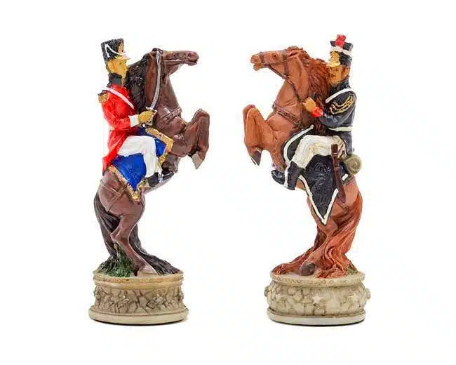 Historisches Schachset Schlacht von Waterloo mit Schachbrett aus Rosenholz und Stauraum – Bild 3