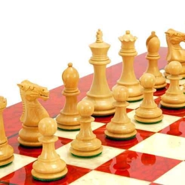 Alternative view of Windsor II Set Schachbrett aus rotem Ahornholz & Schachspiel aus Ebenholz und Buchsbaum