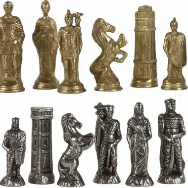 Schachfiguren Römer gegen Barbaren aus goldfarbenem und silbernem Metall