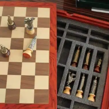 Alternative view of Medieval II Schachset aus Nussbaum- und Ahornholz & Schachspiel aus massivem Holz und Metall