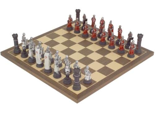 Templer-Set mit handbemalten Schachfiguren aus Harz und Schachbrett aus Nussbaum- und Ahornholz