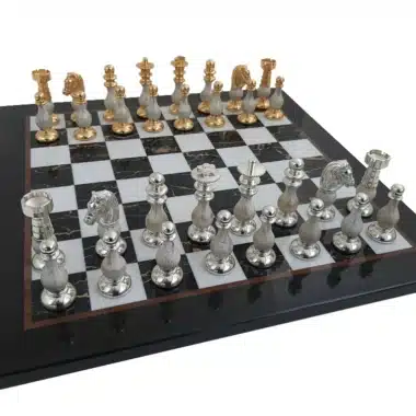 Louis XIV Schachbrett aus schwarzem und weißem Marmor und Schachfiguren aus gold- und silberbeschichtetem Messing und patiniertem Holz