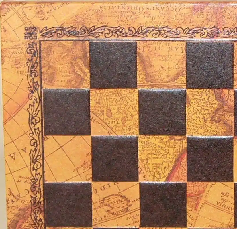 Braunes Schachbrett aus Kunstleder und Staunton Schachspiel aus Holz und Metall – Bild 12