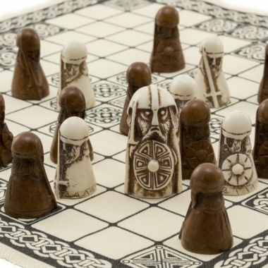 Wikingerspiel - Hnefatafl - Spielsteine aus Harz & Spielfläche aus Leinen