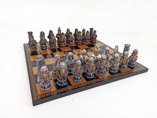 Totenkopf-Schachspiel, handbemalt, mit Schachbrett aus schwarzem Kunstleder