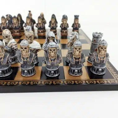 Alternative view of Handbemaltes Totenkopf-Schachspiel und Schachbrett aus schwarzem Kunstleder