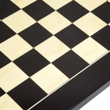 Detail der Felder aus schwarzem Anegre- und Ahornholz diagonal gesehen