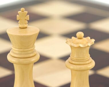 Staunton Schachspiel aus Buchsbaumholz und Rosenholz Sentinel Serie