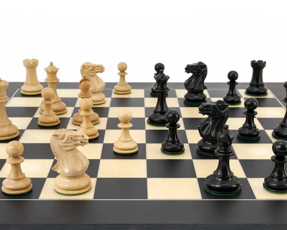 Staunton-Schachspiel aus Buchsbaumholz und Ebenholz Highgrove-Serie