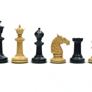 Traditionelles Staunton-Schachspiel aus Ebenholz und Buchsbaumholz
