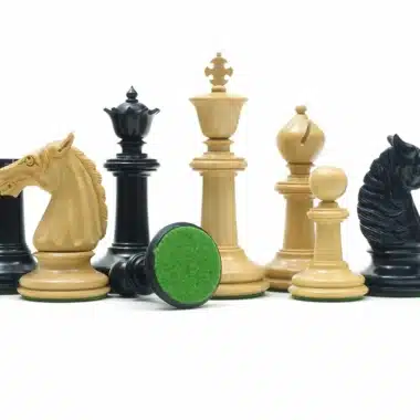 Traditionelles Staunton-Schachspiel aus Ebenholz und Buchsbaumholz