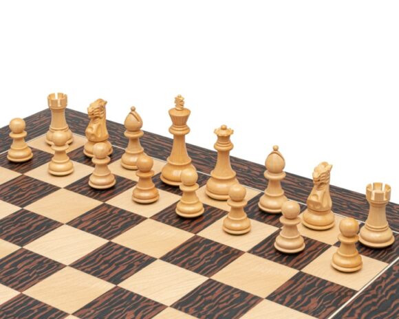 Klassisches Staunton-Schachspiel aus Buchsbaumholz und entrindetem Buchsbaumholz
