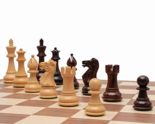 Klassisches Staunton-Schachspiel aus Rosen- und Buchsbaumholz