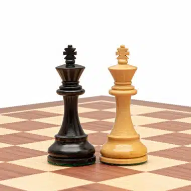Englisches Schachspiel aus Buchsbaumholz und ebonisiertem Buchsbaumholz