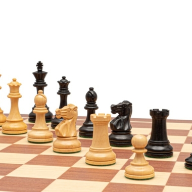 Englisches Schachspiel aus Buchsbaumholz und ebonisiertem Buchsbaumholz