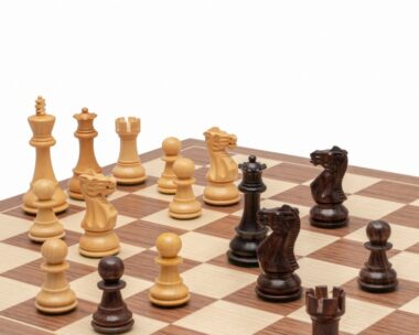 Classic Staunton de luxe Schachspiel - Schachbrett aus Rosen- und Walnussholz & Figuren aus Akazien- und Buchsbaumholz