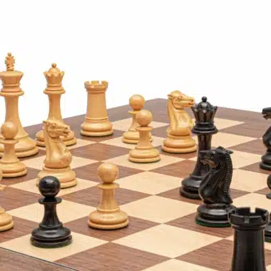 Schachspiel Rochester - Schachbrett aus Walnuss- und Ahornholz & Figuren aus Buchsbaum- und Ebenholz