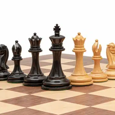 Schachspiel Rochester - Schachbrett aus Walnuss- und Ahornholz & Figuren aus Buchsbaum- und Ebenholz