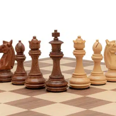 Schachspiel Trapani - Schachbrett aus Ahorn- und Walnussholz & Figuren aus Akazien- und Buchsbaumholz