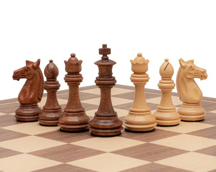 Schachspiel Trapani - Schachbrett aus Ahorn- und Walnussholz & Figuren aus Akazien- und Buchsbaumholz