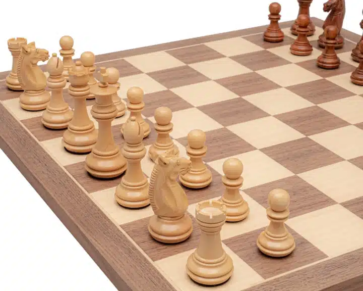 Schachspiel Trapani - Schachbrett aus Ahorn- und Walnussholz & Figuren aus Akazien- und Buchsbaumholz