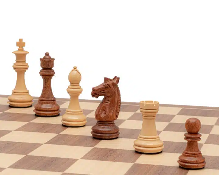 Schachspiel Trapani - Schachbrett aus Ahorn- und Walnussholz & Figuren aus Akazien- und Buchsbaumholz