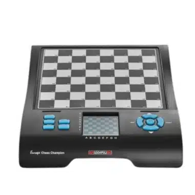 Elektronisches Schachspiel Europe Chess Champion von oben mit leerem Schachbrett