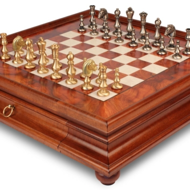 Oriental Schachspiel - Schachbrett aus Wurzelholz und Ulmenholz mit Schublade & massiven Messingfiguren