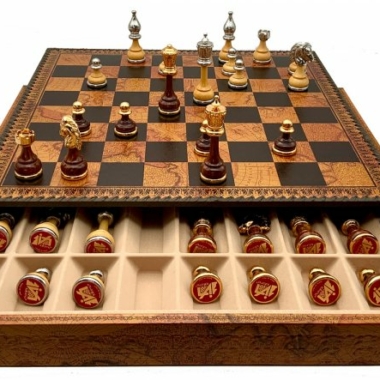 Flowered Chess Set - Schachbrett - Backgammon und Damespiel aus Kunstleder mit Aufbewahrung & Holz- und Metallteilen