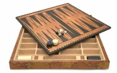 Flowered Schachspiel - Schachbrett - Backgammon und Damespiel aus Kunstleder mit Aufbewahrung & Holz- und Metallteilen
